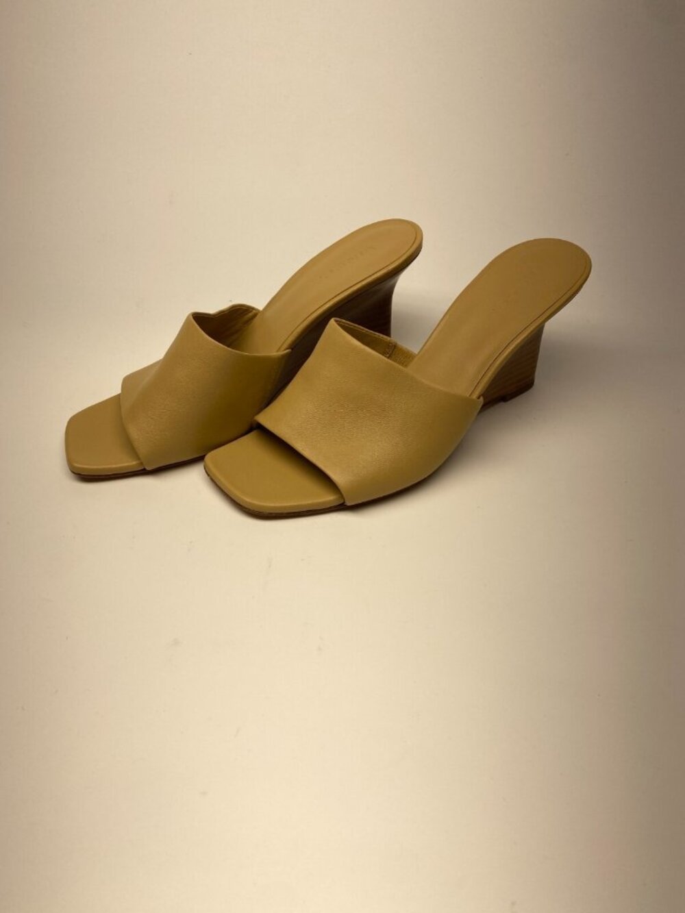 Vince Women's Pia Blonde Beuge Leather Slip On Wedge Sandals  Sz 8